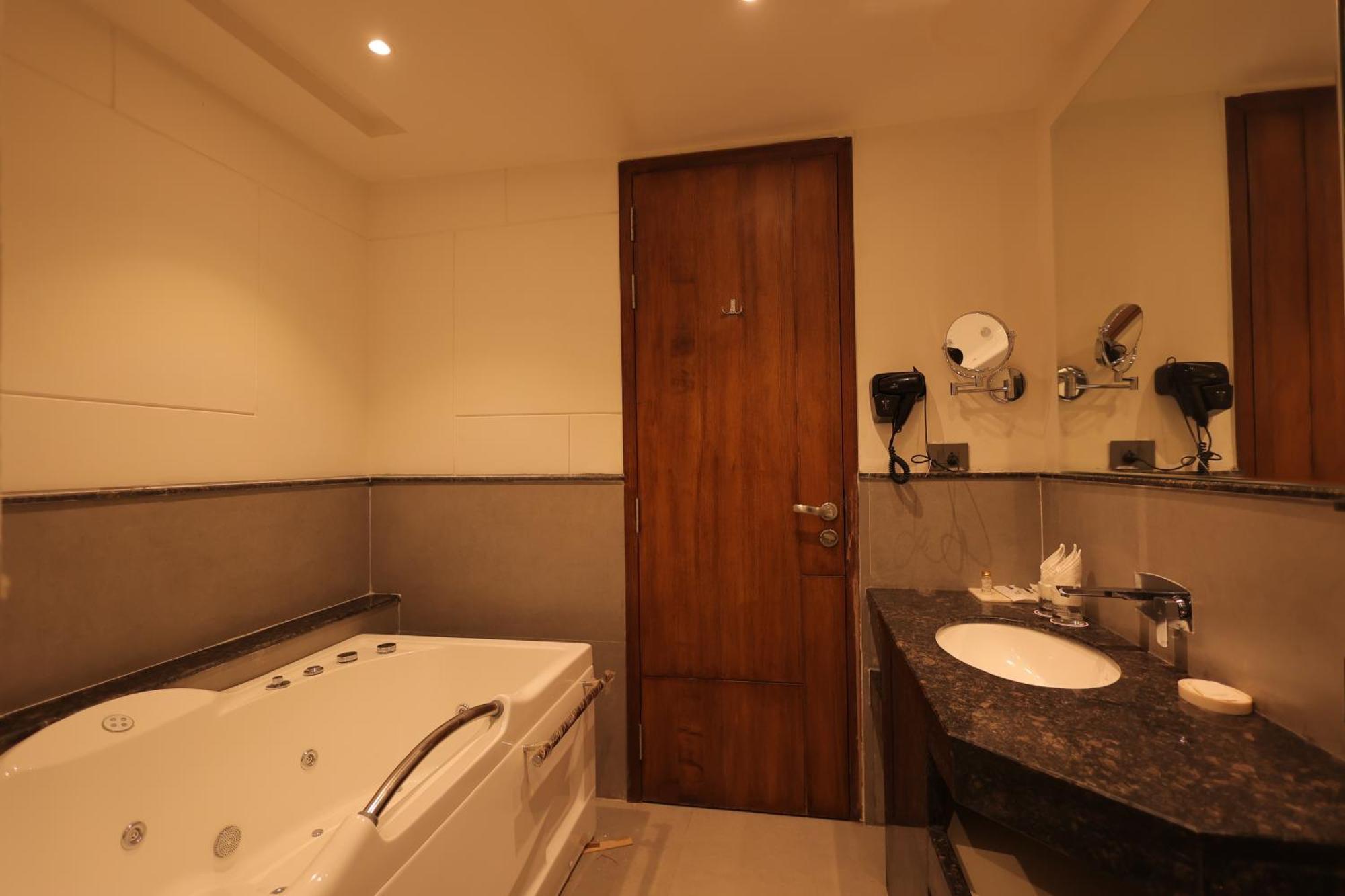 Hotel Pride Elite Haridwār Esterno foto